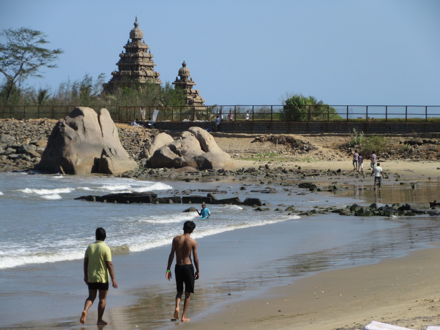 Über allem trohnt der Shore-Temple am Strand in Mahabs