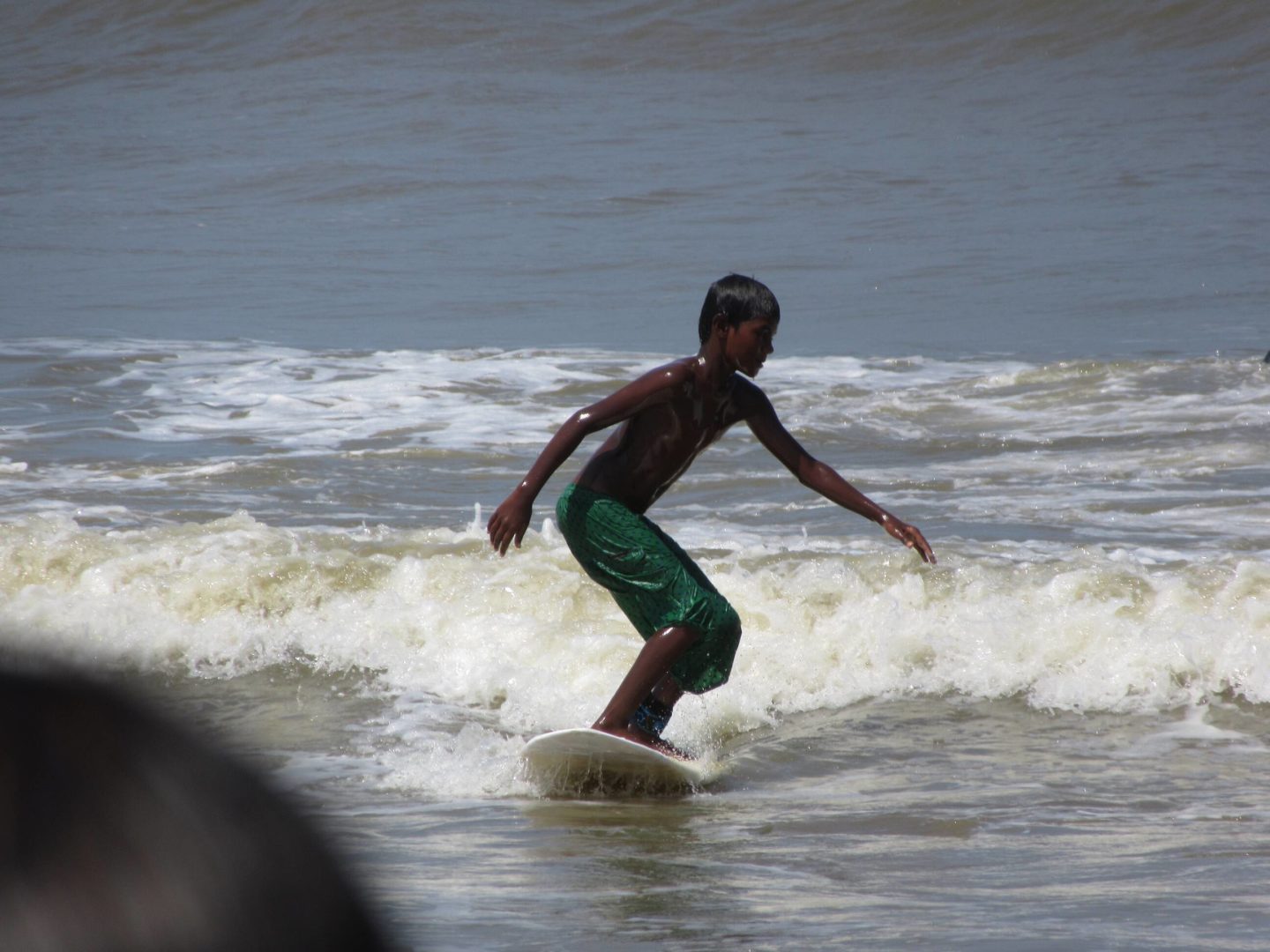 Surfer Kinder Kovalam