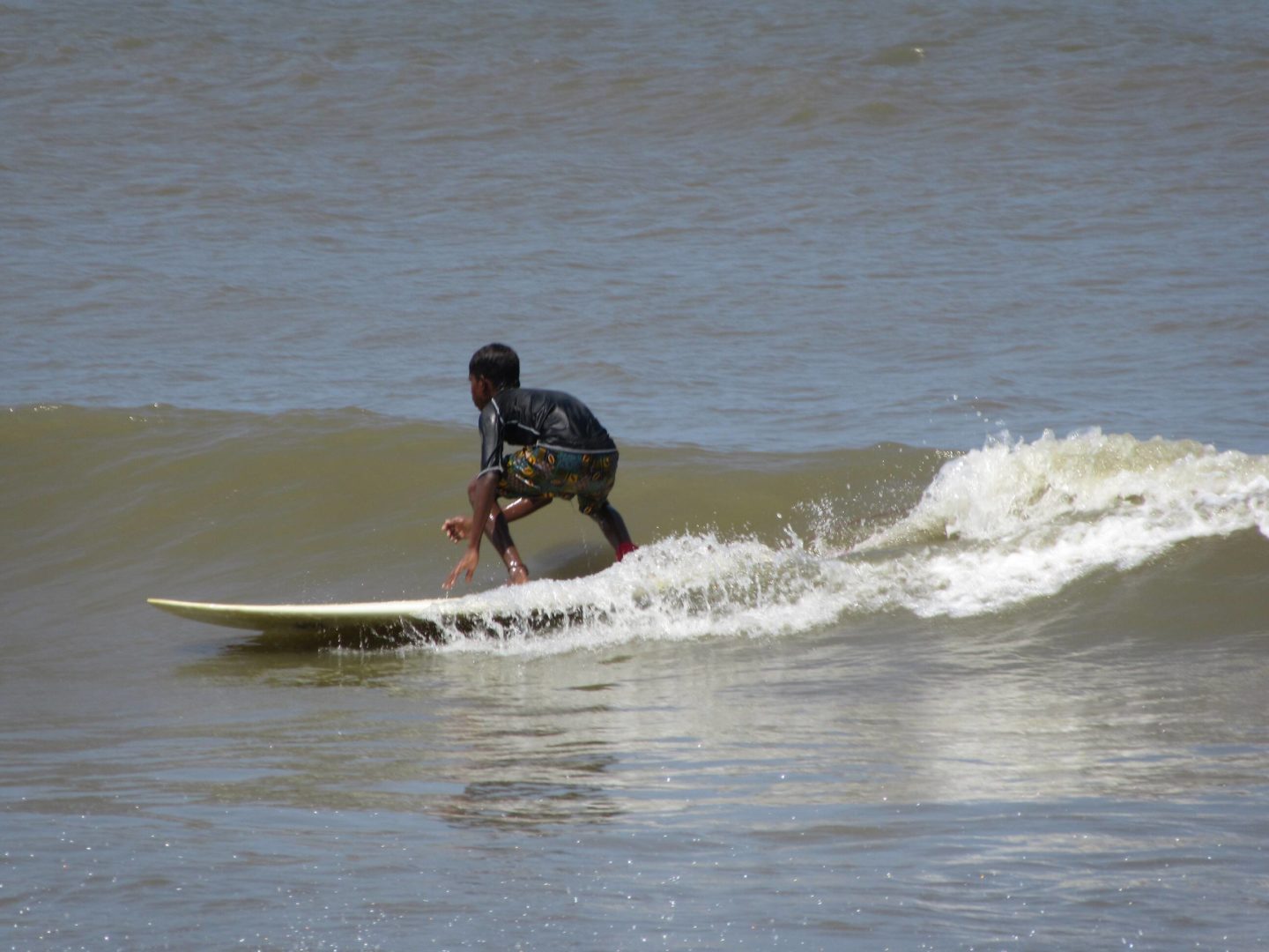 Surfer Kinder Kovalam