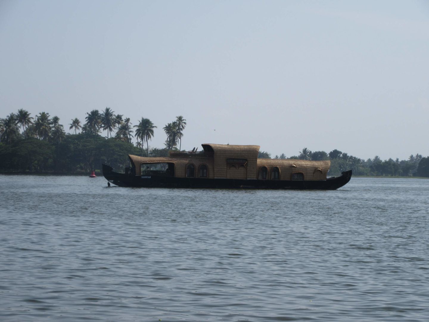 Ein Hausboot in den Backwaters