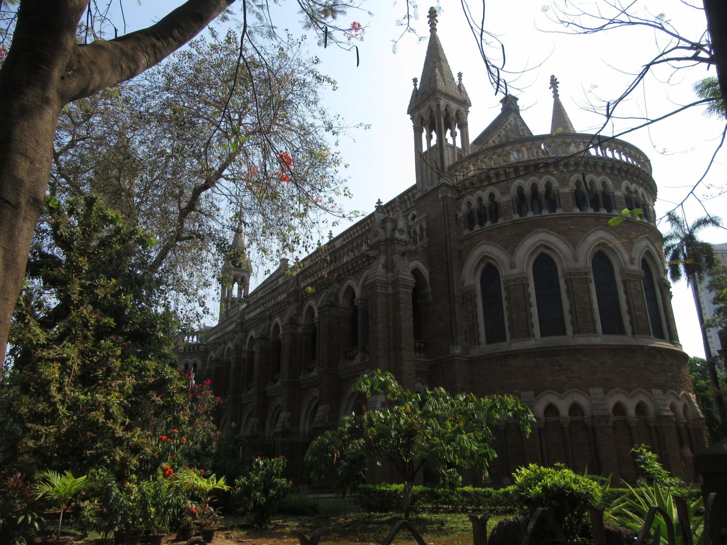 Im Zentrum Mumbais finden sie viele Beispiele für gotische Architektur.