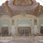 Ein Foto von Außen in eine der großen Audienzhallen des Maharaja-Palast in Mysore