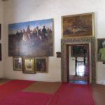 Teile der Kunstgalerie. Rechts ist der aktuelle Thronfolger zu sehen. Allerdings herrscht die Familie Nizam nicht mehr.