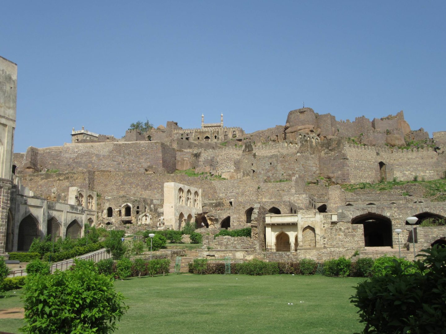 Das Golkonda Fort von unten, vom Eingang aus, betrachtet