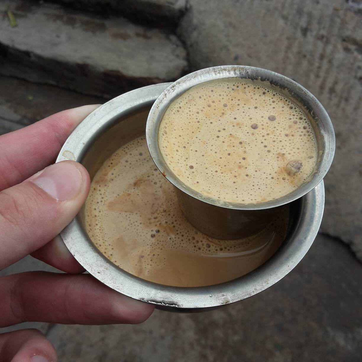 Indischer Kaffee (mit viel Zucker und Milch) in Vellore